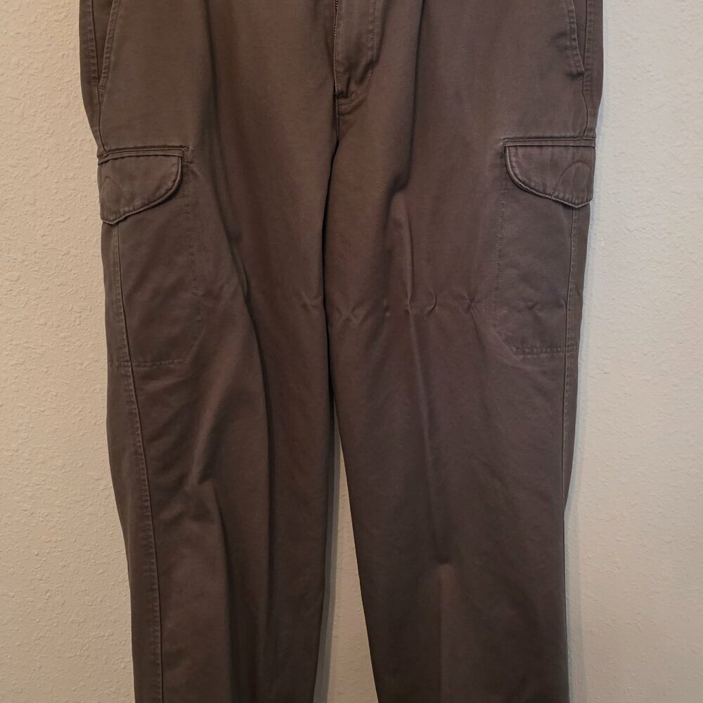 Dockers Non-Pleated Cargo Pants. Men's Size 38"x29"